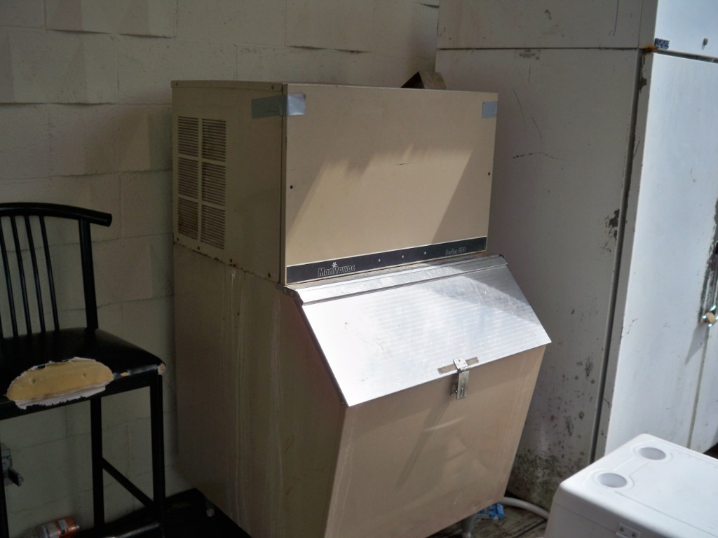 Wiggly & Jiggly's English Pub Auction