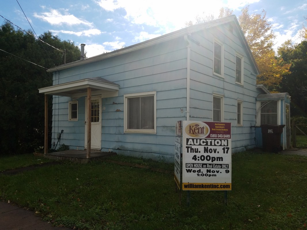 house for auction with William Kent auction sign